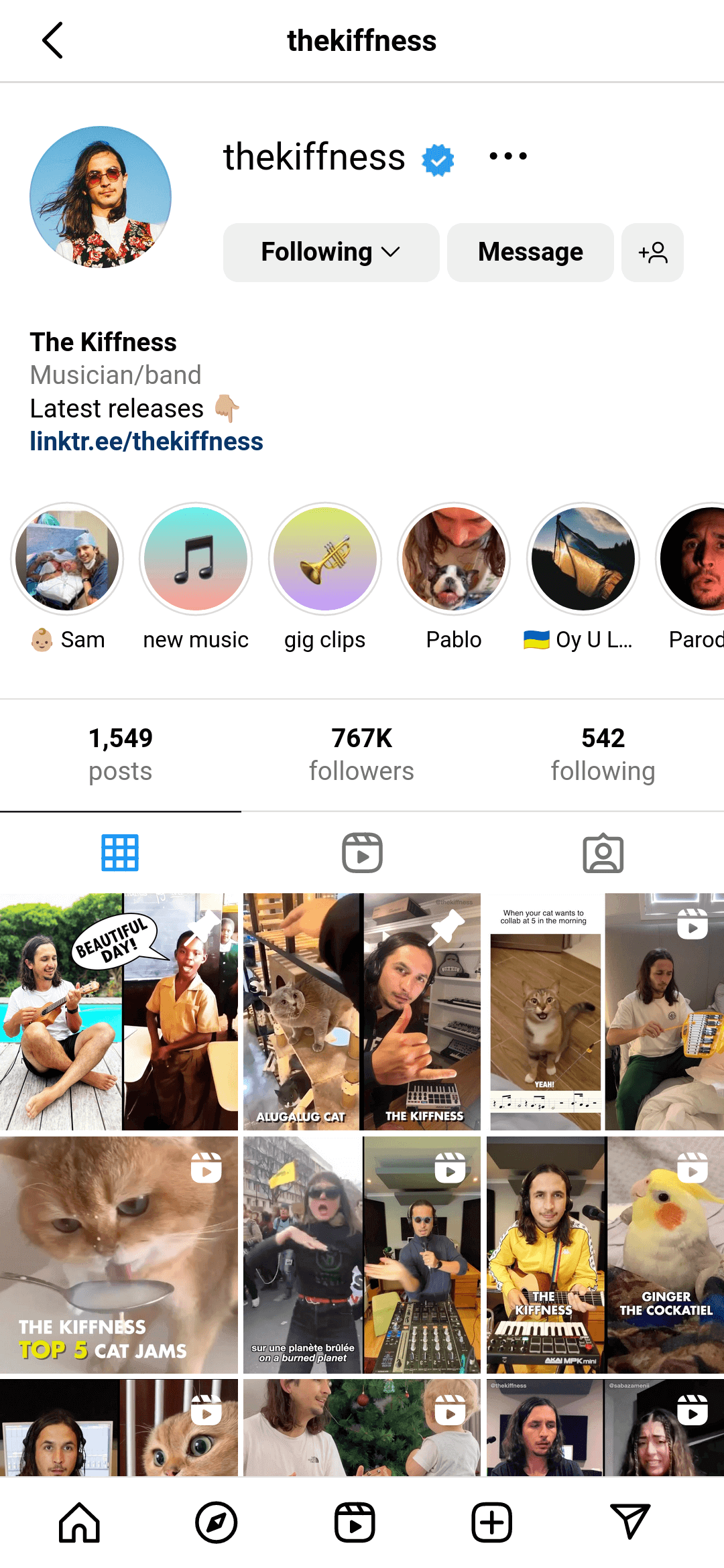 A musician links to a landing page containing relevant links to their website, booking, music, videos, and more